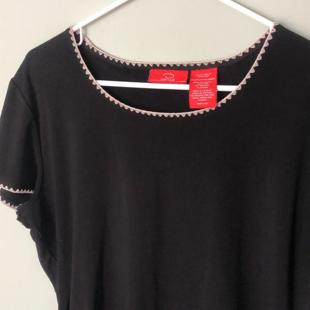 Oscar De La Renta embroidered black white keyhole short sleeve top - Picture 2 of 4